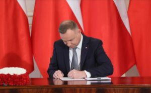 Read more about the article Prezydent Andrzej Duda podpisał nowelizację Kodeksu pracy