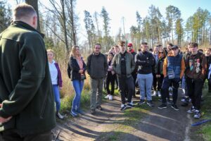 Read more about the article Wielkie sprzątanie lasu w pobliżu Kompleksu Turów w ramach akcji „Lasy Pełne Energii”