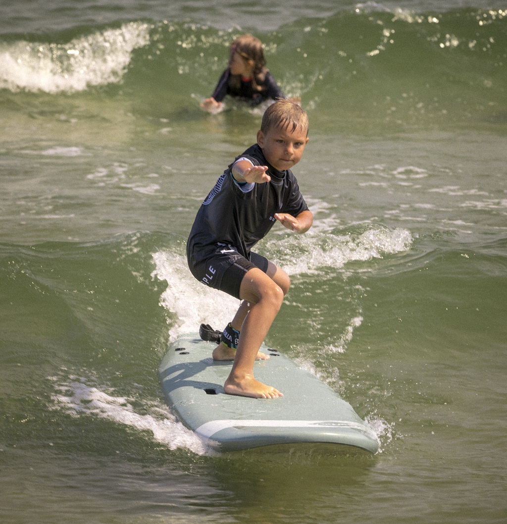 You are currently viewing Jak nauczyć dziecko surfingu?
