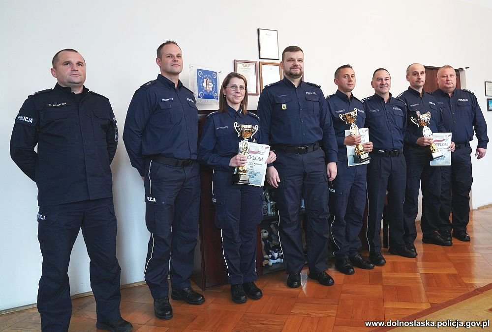 You are currently viewing Zgorzelecka policjantka laureatką III Ogólnopolskiego Konkursu dla policjantów – oskarżycieli publicznych