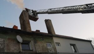 Read more about the article PIEŃSK – Plaga pożarów w domowych kominach