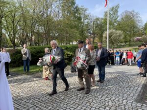 Read more about the article WĘGLINIEC –  „Dzień Pamięci Ofiar Zbrodni Katyńskiej: Upamiętnienie Bohaterów z Przeszłości”