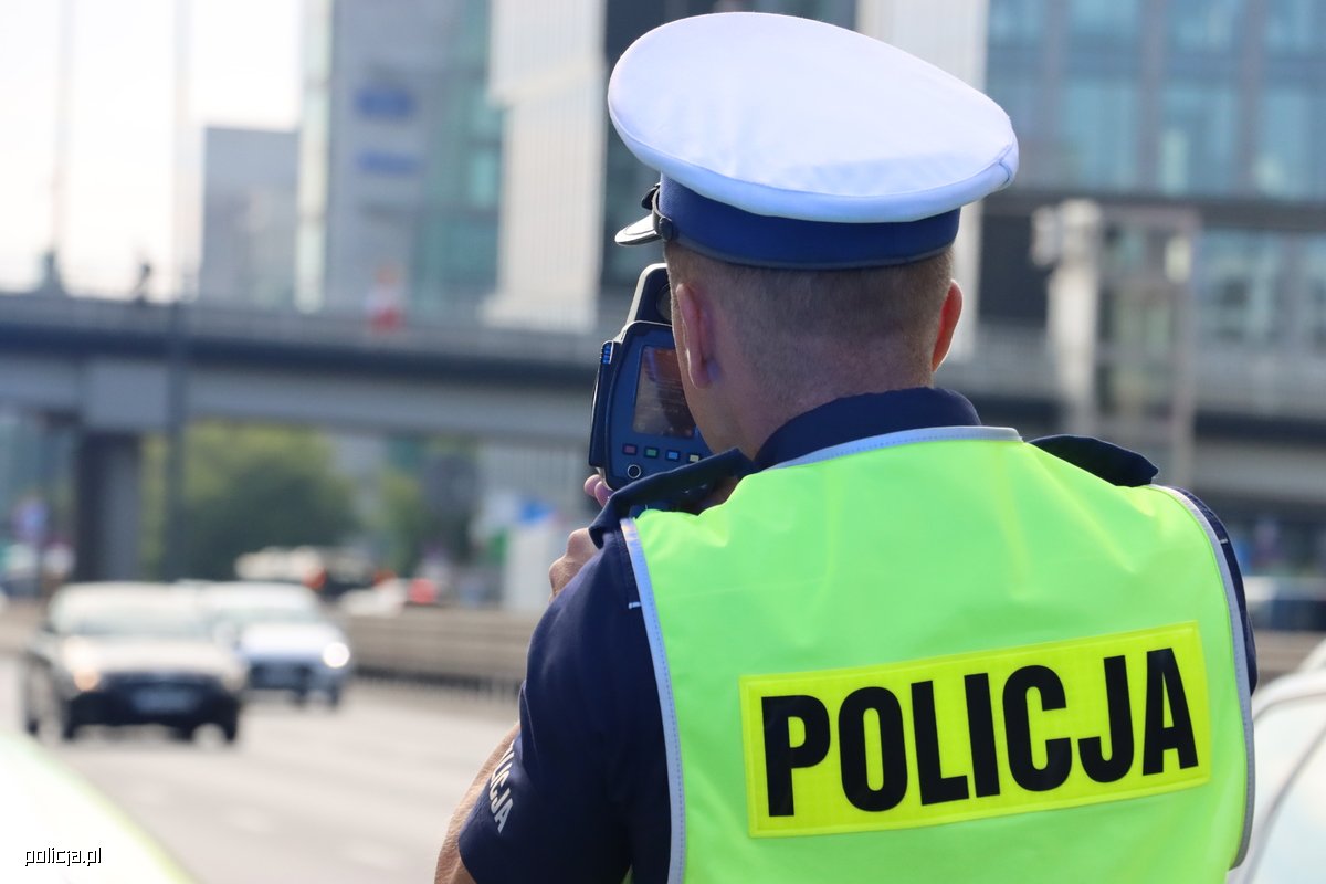 Read more about the article Policja apeluje o ostrożność i przestrzeganie przepisów ruchu drogowego